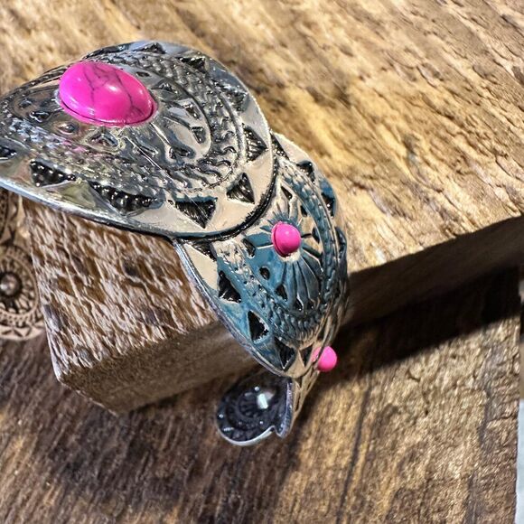 Vintage Bohemian Southwest Cowgirl Cuff Bracelet with Pink Gemstone, Gift-Ready - Picture 8 of 8